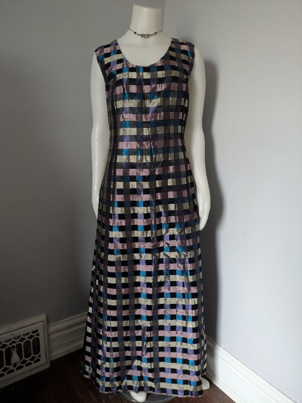 Long sleeveless dress